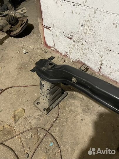 Усилитель переднего бампера Bmw X6 E71