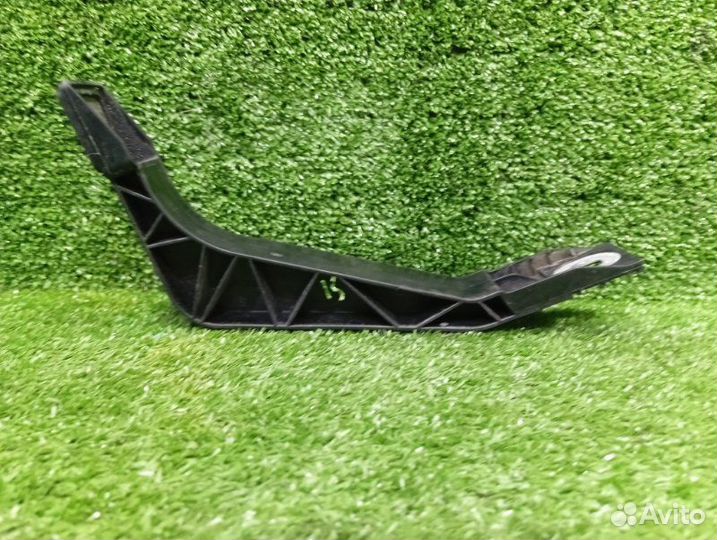 Кронштейн Audi Q3 8U cczc 2012