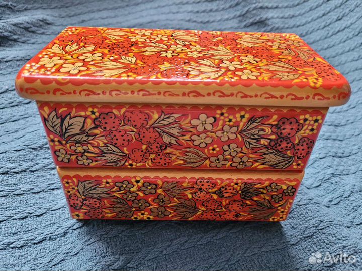 Деревянная шкатулка