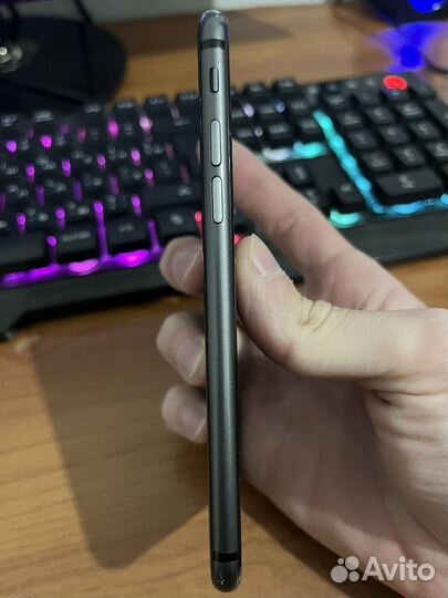 iPhone 8, 64 ГБ