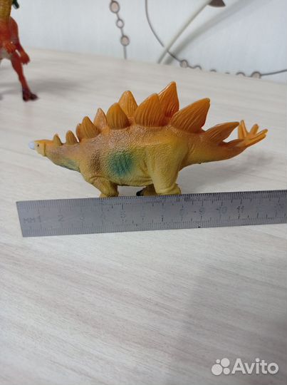 Фигурки динозавров