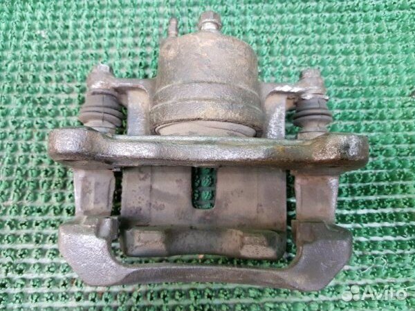 Суппорт передний левый Toyota Yaris P10 1szfe