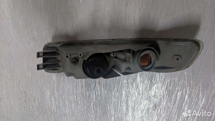 Повторитель поворота Toyota Carina правый передний