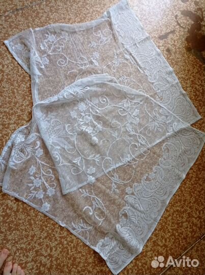 Коробка с обрезками ткани для рукоделия