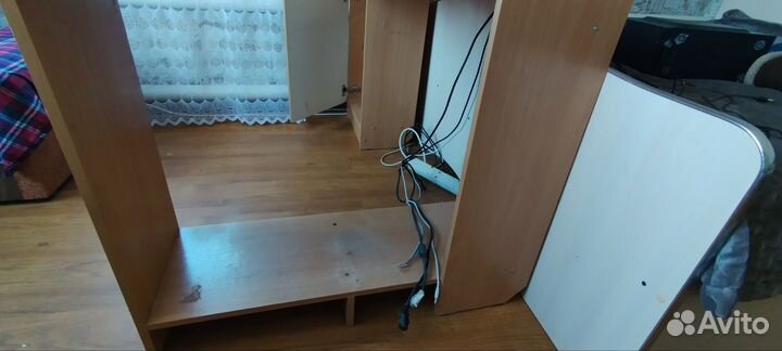 Угловой письменный стол с полками бу