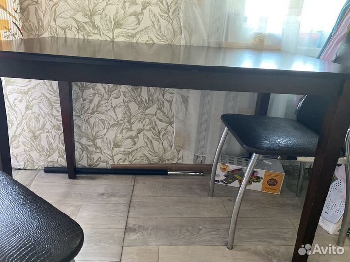 Кухонный стол