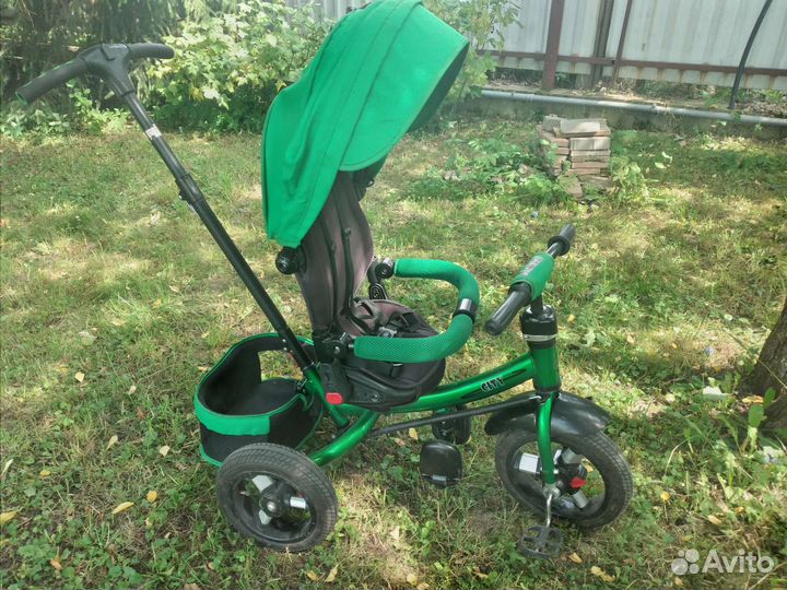 Велосипед каталка трехколесный с ручкой