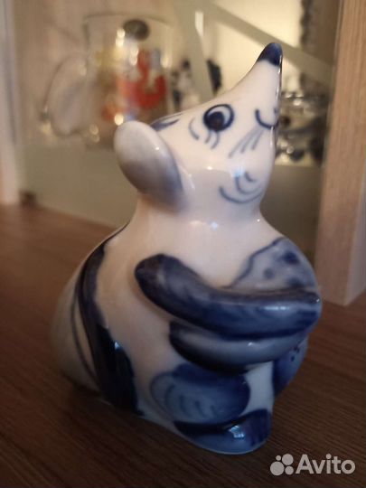 Гжель, новогодняя мышка с мешком подарков