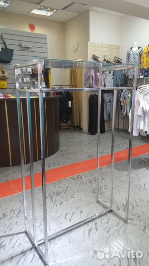 Вешалка металлическая со стеклянной полкой