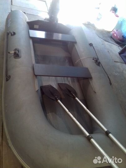 Резиновая лодка + мотор + поддон+вёсла