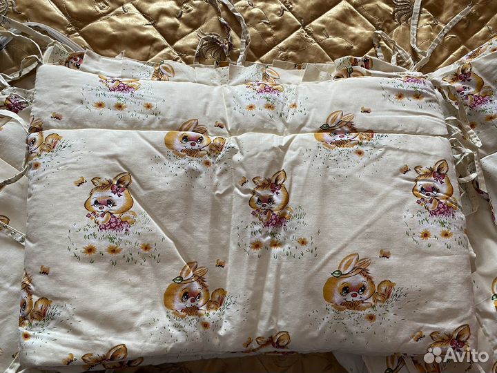 Детское одеяло и бортики в кроватку