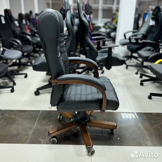 Офисное кресло