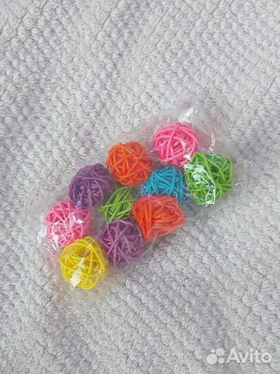 Игрушки для попугаев цветные