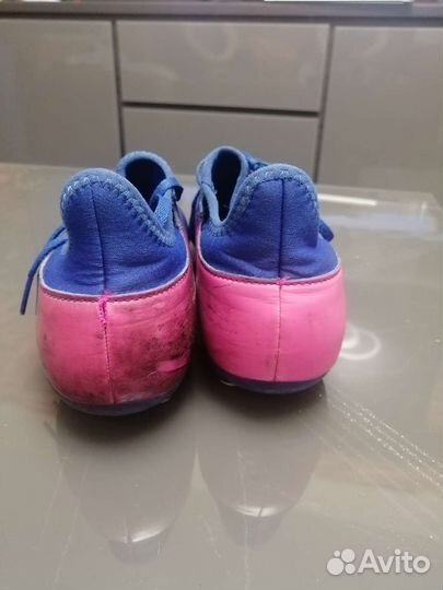 Футбольные бутсы adidas