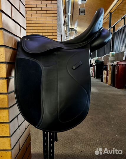 Выездковое седло