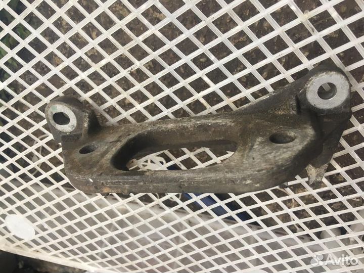 Кронштейн кпп Рено Сценик 2