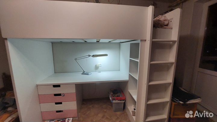 Икеа. Кровать чердак со шкафом и столом