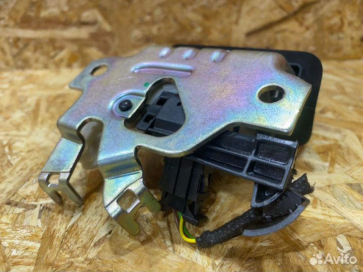 Замок багажника Audi A4 B9 2016 3G0827503A