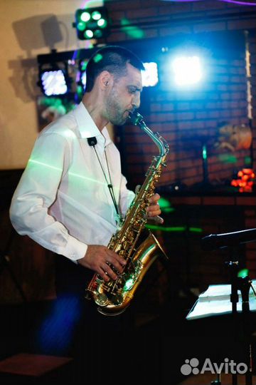 Музыкант, саксофон на праздник-живая музыка