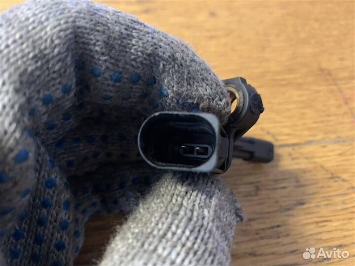 Датчик ABS задний левый VW Passat B6