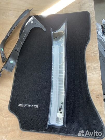 Накладка стойки передняя левая Mercedes w212