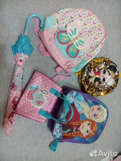 Рюкзаки, сумочка и зонтик