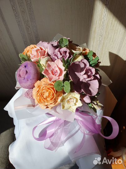 Букет цветов с голубикой на день рождения