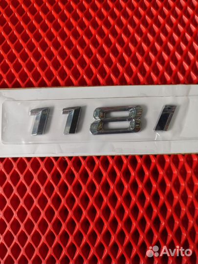 Эмблема шильдик на BMW 118i