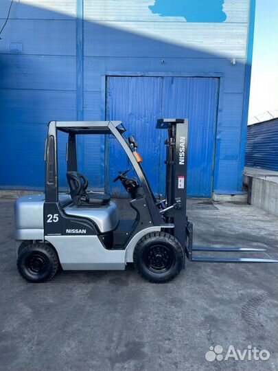 Вилочный погрузчик Nissan Y1F2A25U, 2006
