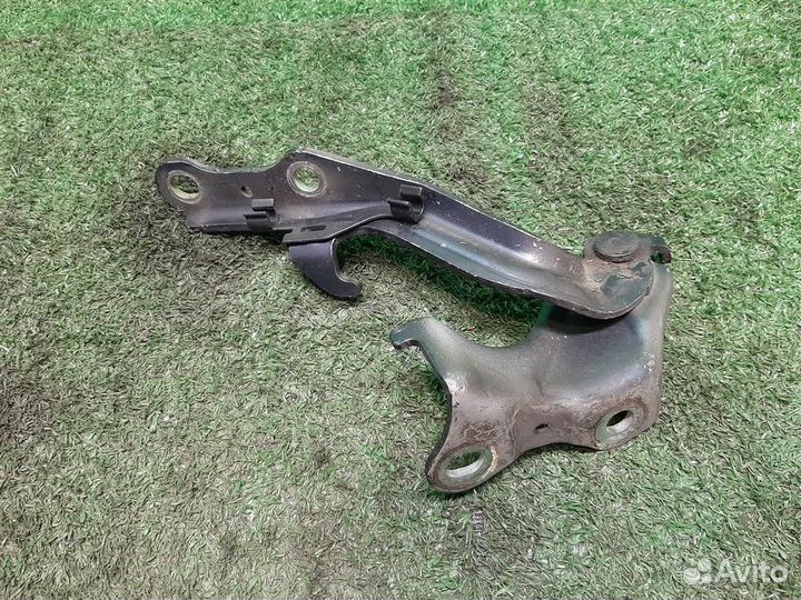 Петля капота правая Lexus RX300 (MCU35) 2004
