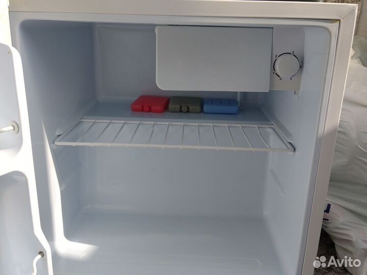 Минихолодильник с морозильной бу