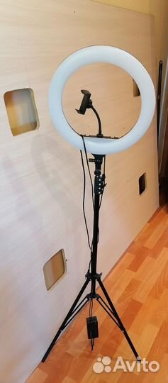 Кольцевая лампа YQ-360A со штативом