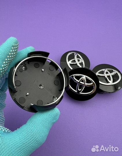 Колпачки 4 шт литые диски эмблема Toyota чёрные 62