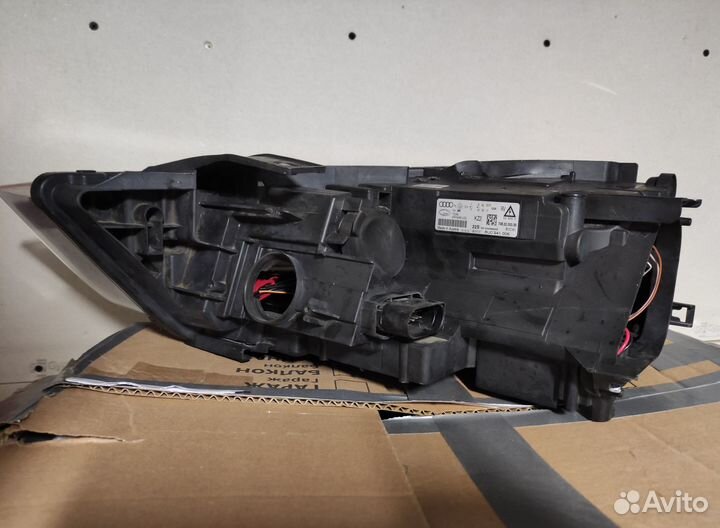 Фара правая повреждено крепление Audi Q3