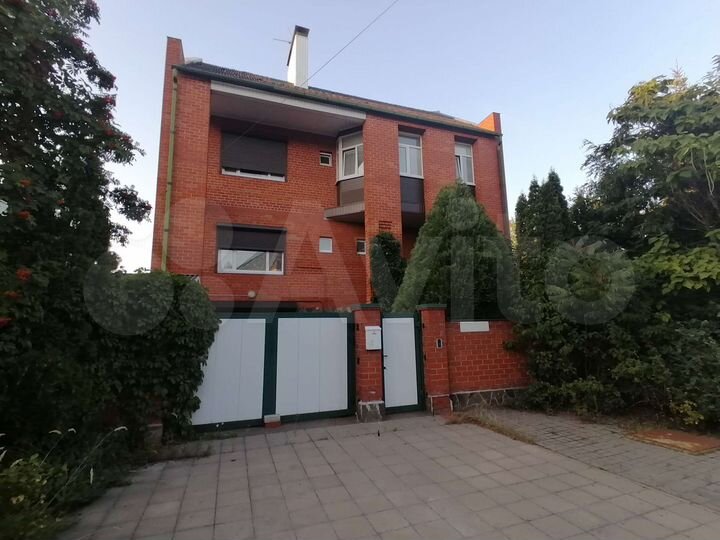 Дом 350 м² на участке 12 сот.