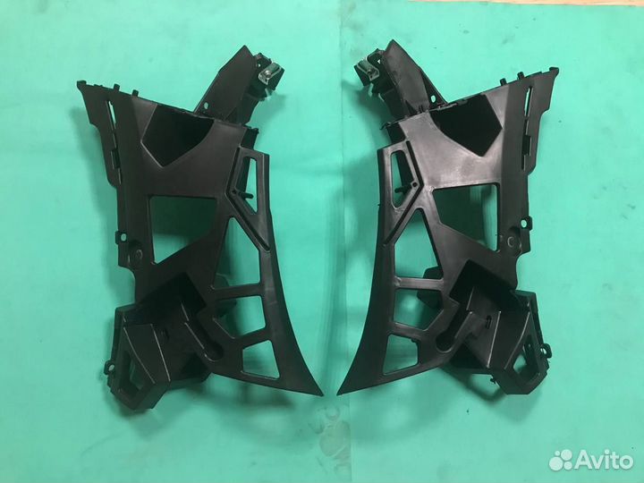 Мерседес 166, 292 кронштейн фары новый