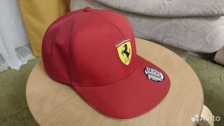 Бейсболка ferrari оригинал с автографом пилота