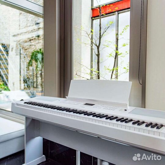 Цифровое пианино Yamaha + Аксессуары