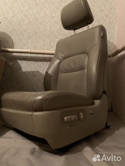 Передние сиденья Land Cruiser 200