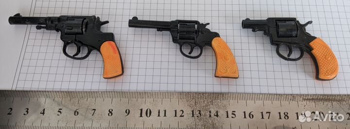 Игрушечный пистолет сувенирный