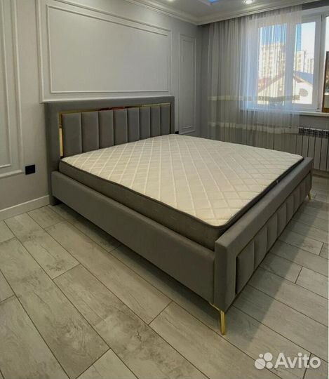 Кровать с мягким изголовьем