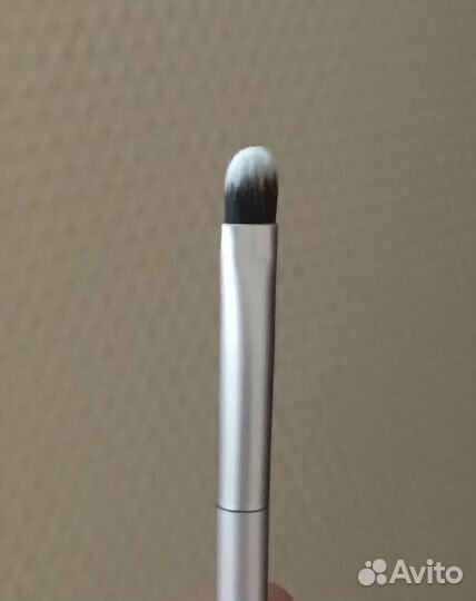 Косметическая кисть, новая с нюансом