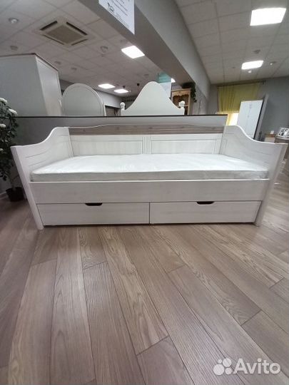 Кровать с тремя спинками из массива 90/200