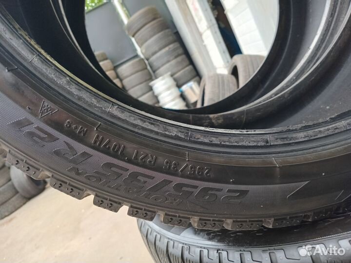 Pirelli Ice Zero 295/35 R21