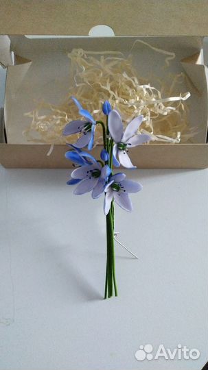 Брошь. Букет с пролеской