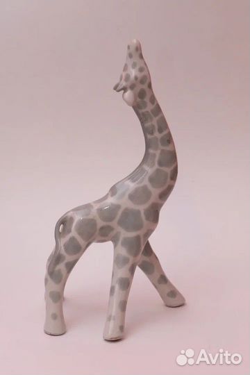 Фарфоровая статуэтка Жираф
