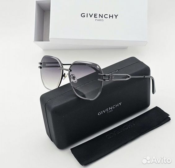 Солнцезащитные очки Givenchy