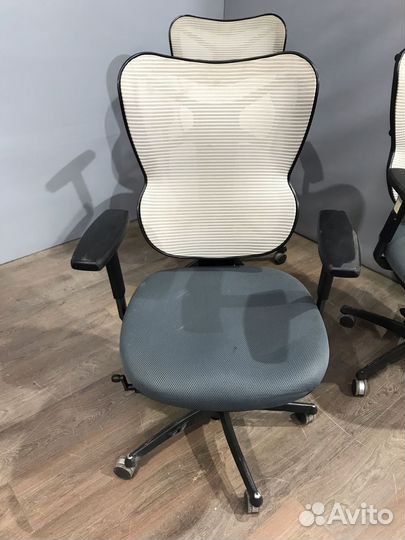 Компьютерное кресло сеткой