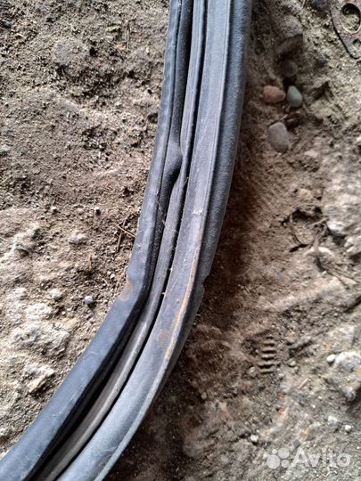 Уплотнитель багажника Volvo S80