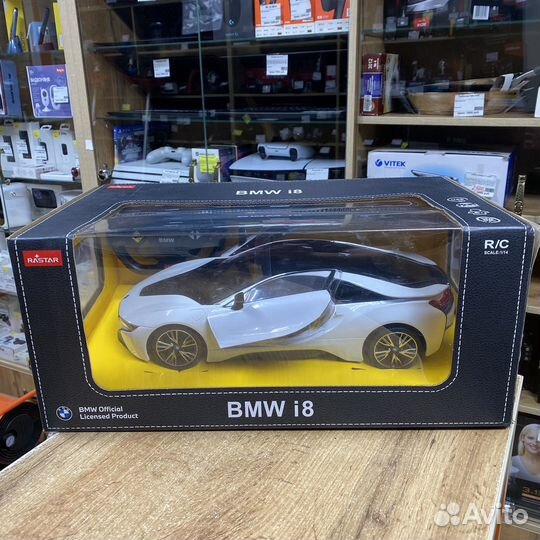 Машинка на радиоуправлении BMW i8